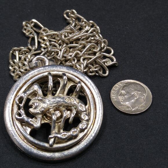 Vintage Zodiac Scorpio Pendant Necklace, Moving Scorpio, 1980s Vintage Jewelry - Picture 8 of 10